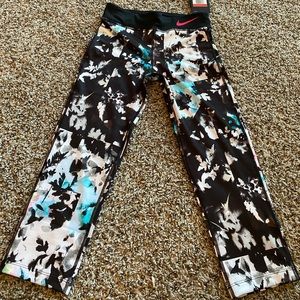 Nike Girls Coolant Black Multi Color Capri Pants
